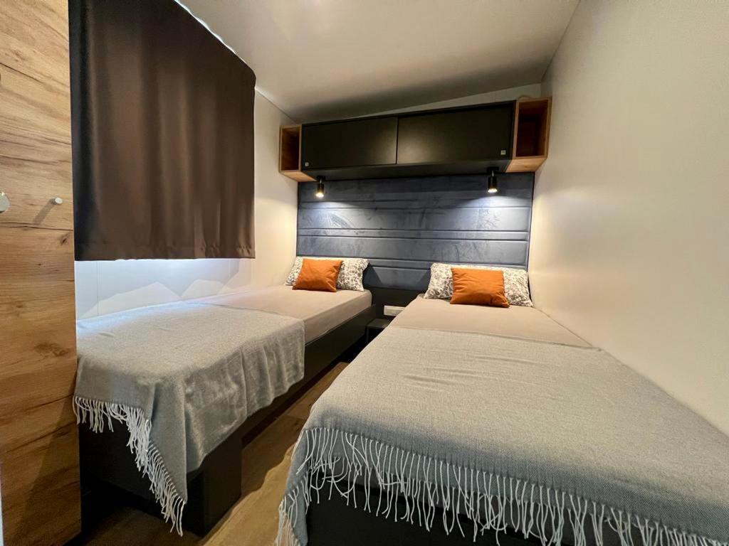 Villa Family Grand De Luxe Mobilhome 塞尔瑟 外观 照片