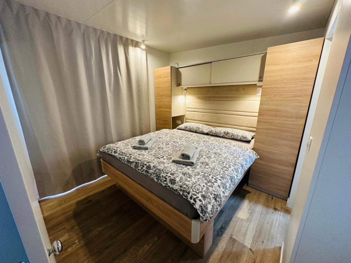 Villa Family Grand De Luxe Mobilhome 塞尔瑟 外观 照片